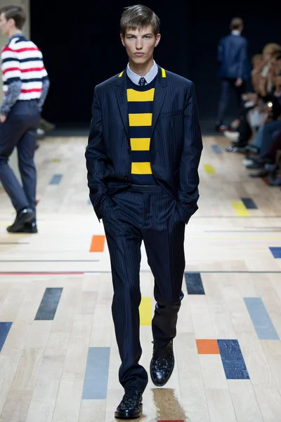 Look 19